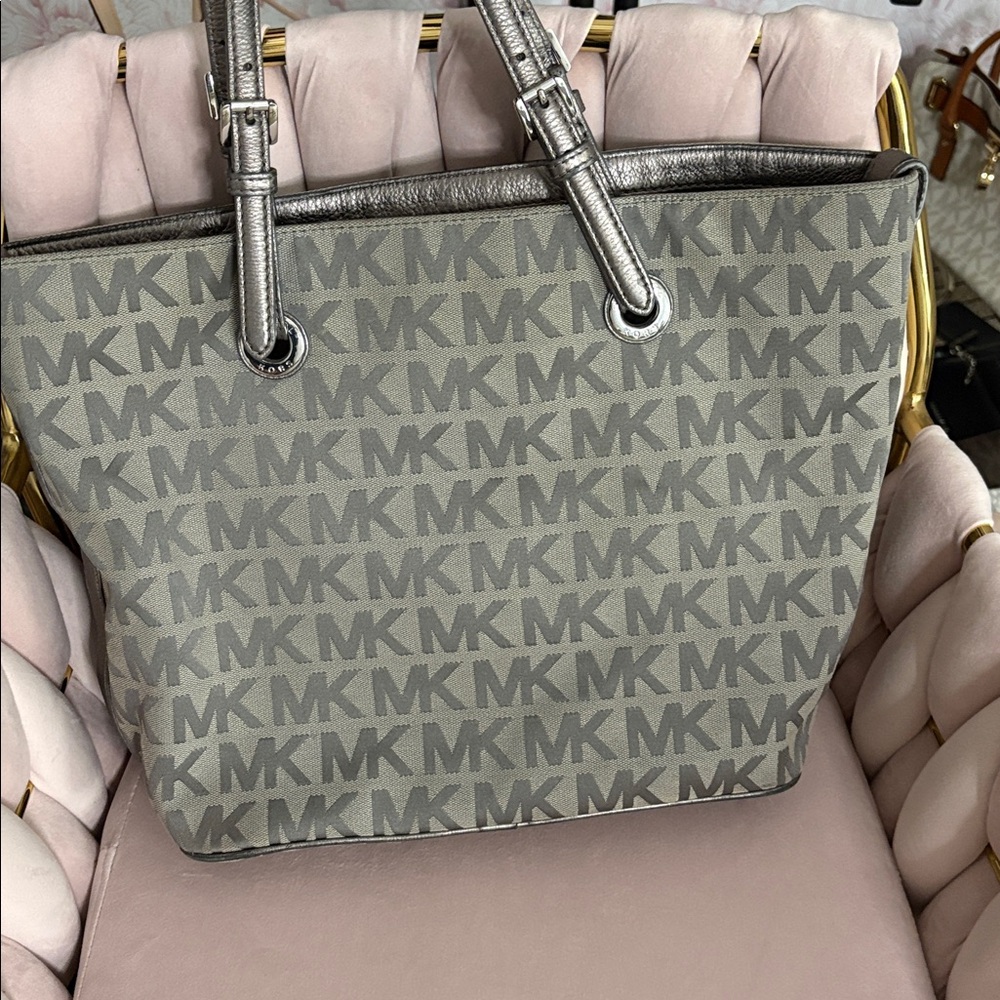 #6 MICHAEL MICHAEL KORS